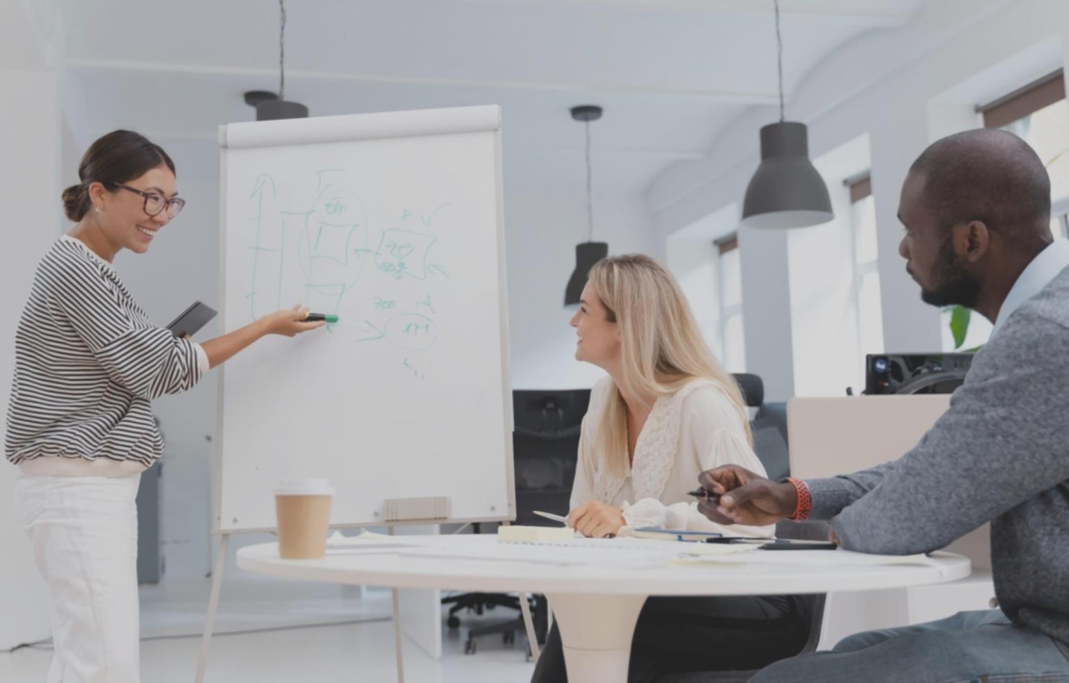 Workshop Raum mit Teilnehmern beim Finanzworkshop